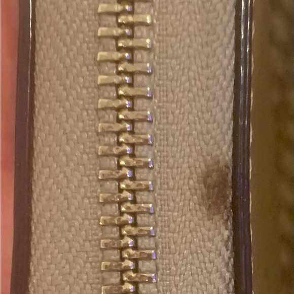 EUC Kate  Spade  gold leather wristlet.  Zipper closure - Picture 10 of 10